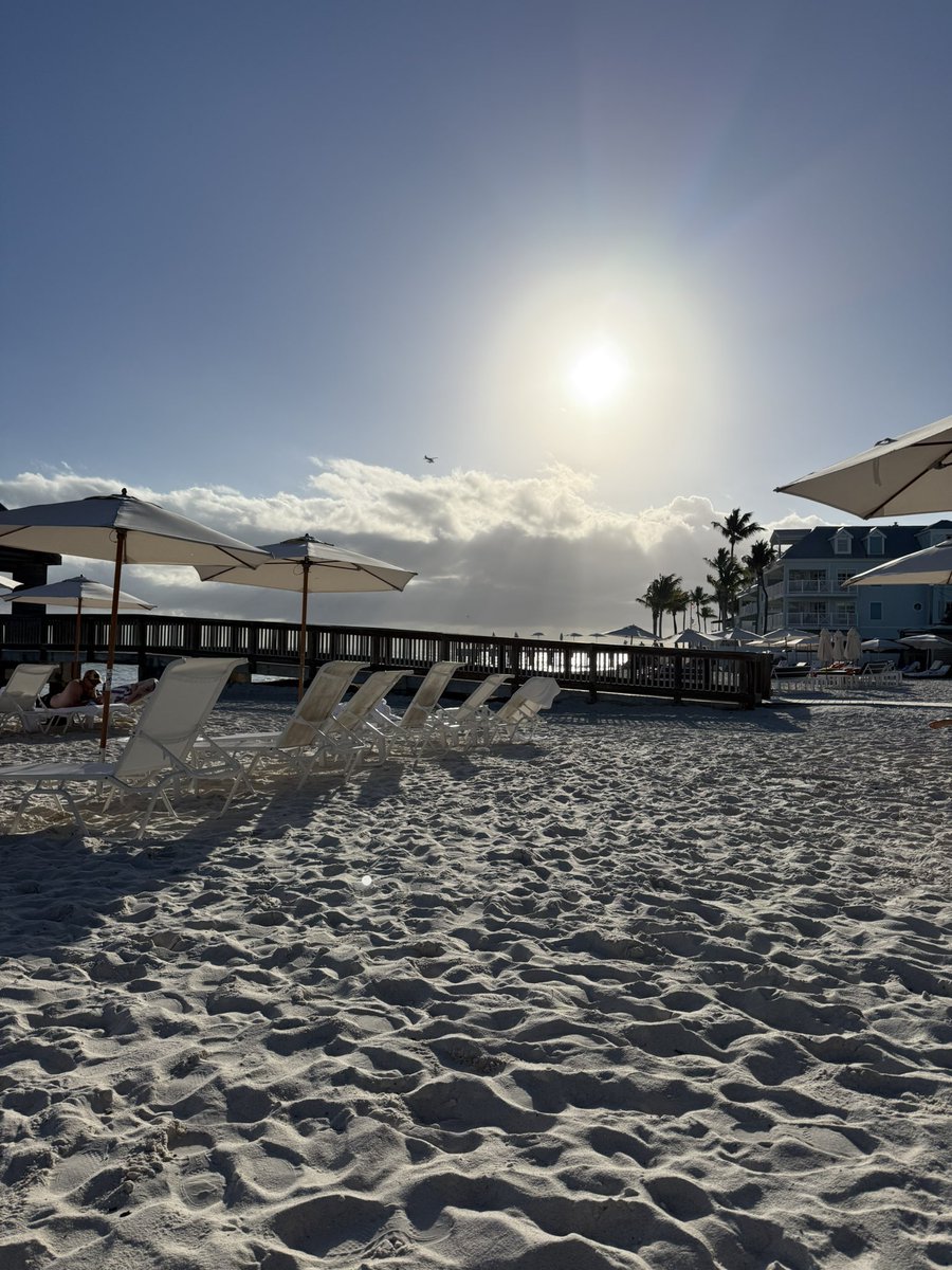 One heck of a weekend with <a href="/MustangDisney/">Sally</a> 🍹🌴☀️🍻