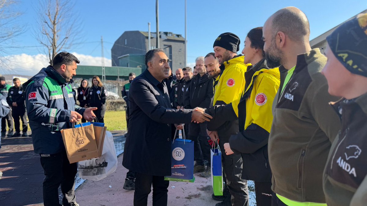 ARKUR (Arnavutköy Belediyesi Arama Kurtarma) ekibimiz, ekip sayısını 60 kişiye çıkararak gücüne güç kattı.

Başkanımız <a href="/mcandaroglutr/">Mustafa Candaroğlu</a> öncülüğünde,
afetlere hazır, bilinçli ve güçlü bir Arnavutköy için kararlılıkla çalışmaya devam ediyoruz.