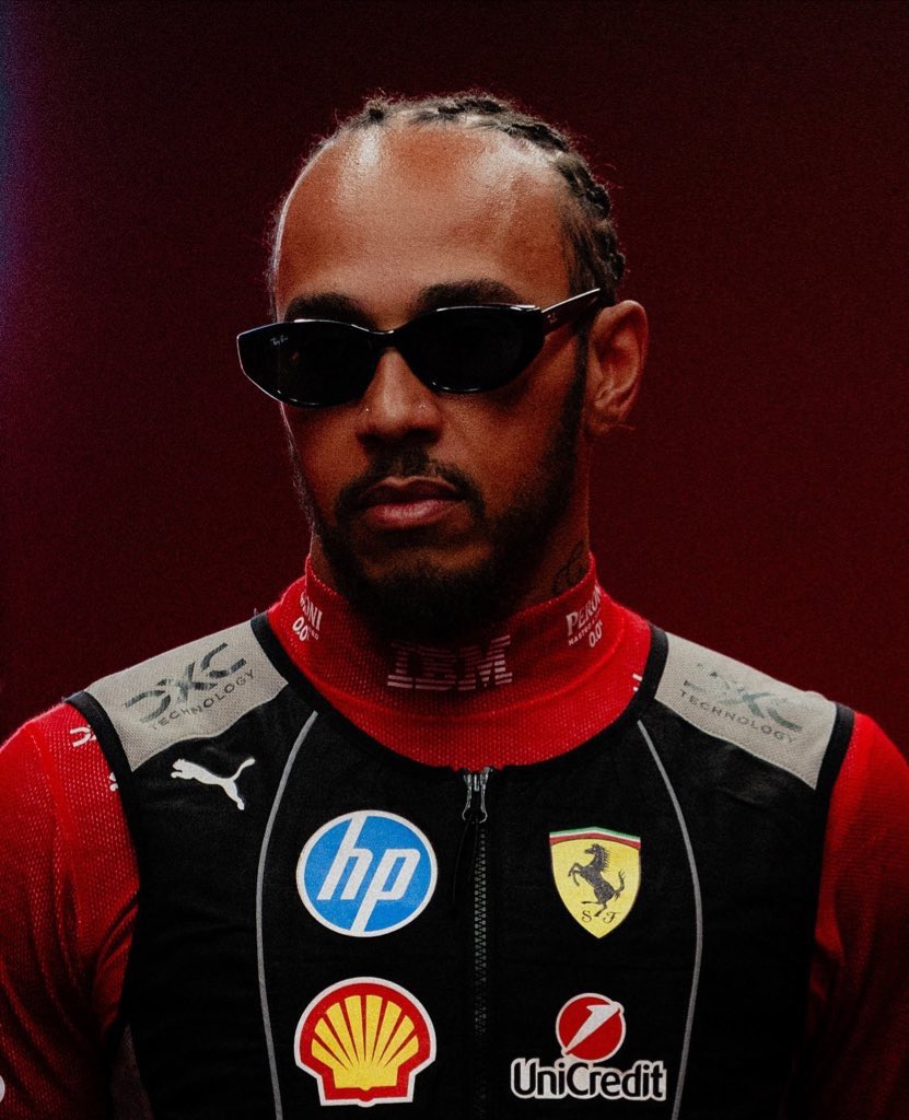 FrenchRapUS's tweet image. 🚨 Lewis Hamilton met les termes pour sa nouvelle saison avec Ferrari ! 

"Ne me comparez jamais à qui que ce soit. Je suis le premier et le seul pilote noir dans l’histoire de ce sport.

Je suis différent. Je n’ai ni femme ni enfants, je ne me concentre que sur une seule chose :…