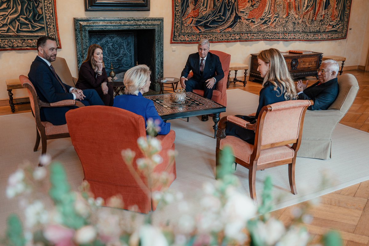 MonarchieBe's tweet image. Avant cela, le Roi a reçu en audience les présidents du Parlement européen, de la Commission européenne et du Conseil européen, avec la Princesse Elisabeth et ministre des Affaires étrangères Maxime Prévot.