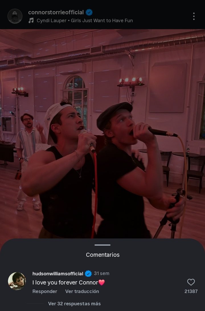 powvenie's tweet photo. Por mí pueden archivar todas las fotos que se les cante, pero el día que perdamos estas dos fotos, donde tenemos los comentarios de "you’re me" y "I love you forever, Connor", van a tener que comunicarse conmigo a través de la ouija. https://t.co/7A6cAXsKxQ