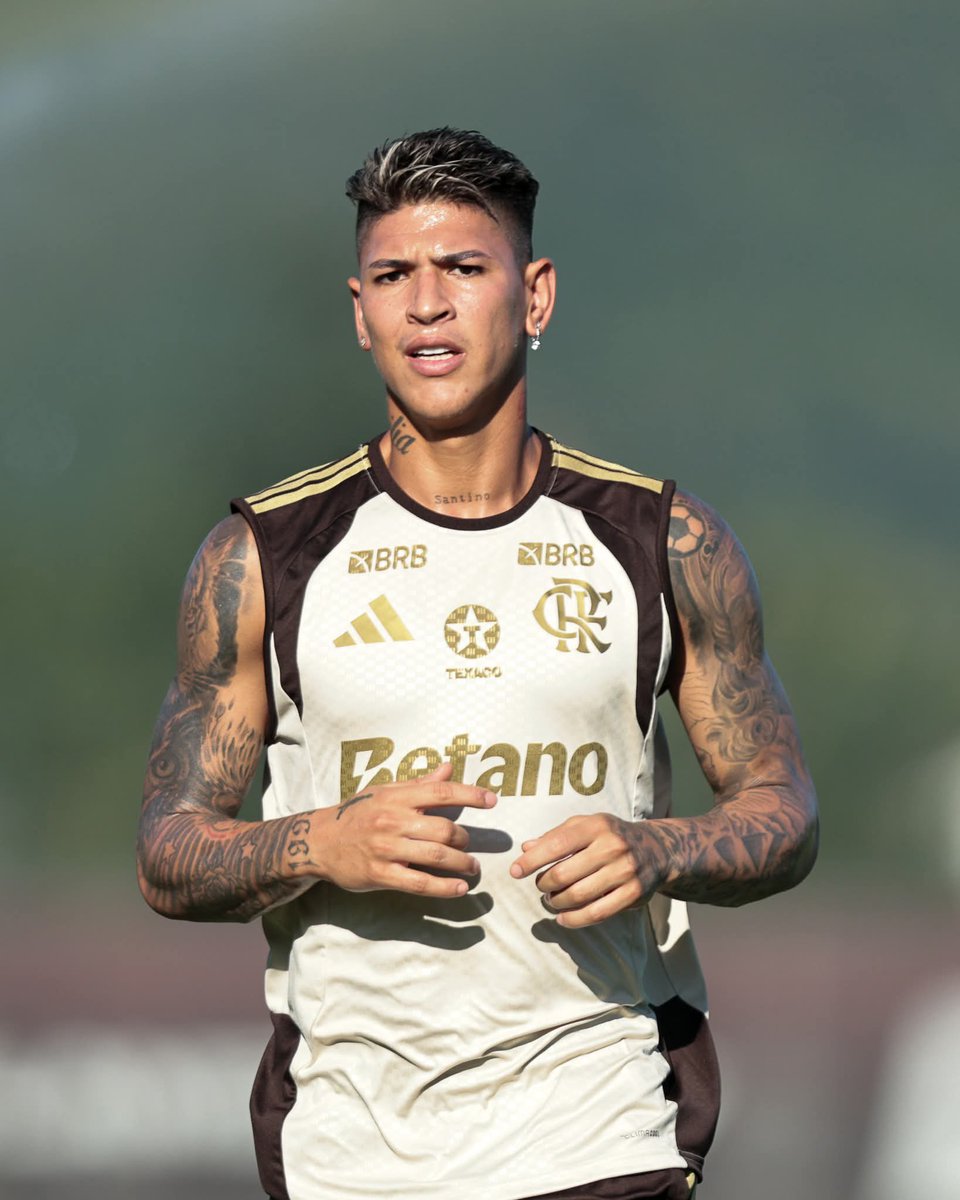 fla_infos's tweet image. Esse uniforme tá coisa linda também, ein? 😍❤️🖤

📸 CRF