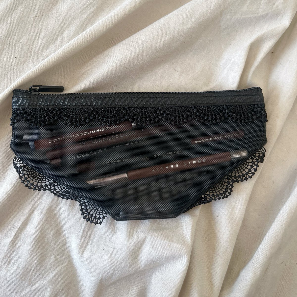 MissEIIa's tweet image. agora tenho uma bolsa em formato de calcinha