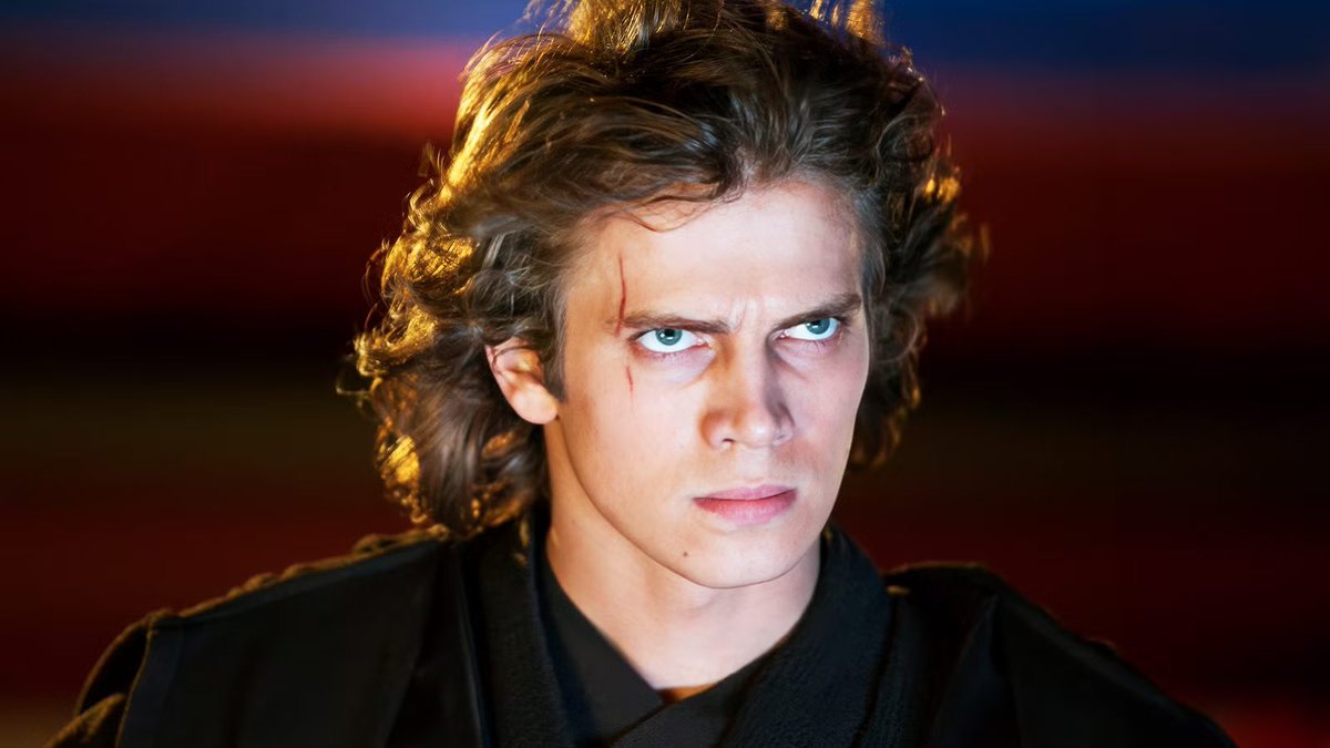 sw_holocron's tweet image. Hayden Christensen wore wigs while portraying Anakin in REVENGE OF THE SITH. 

“I kept one of the wigs from Episode III. Full disclosure, that’s not my real hair.”

Read more about all the reveals from Hayden Christensen’s @FANEXPONOLA panel here: theholofiles.com/2026/01/12/6-t…
