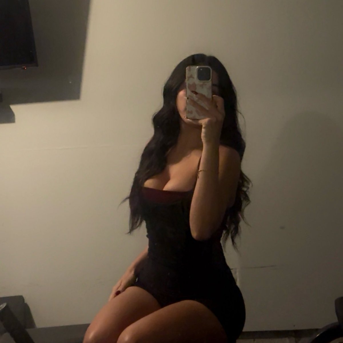 akmetax's tweet image. Testing something 🤔 

Are GM back 🖤 ?