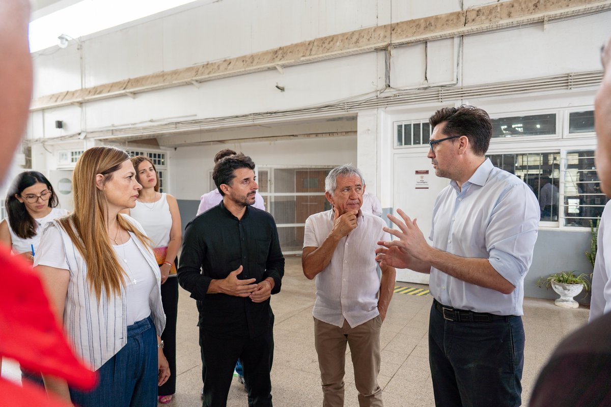JuanLunaCorzo's tweet photo. El Colegio de Comercio N°2 se suma a las tareas de reacondicionamiento para el regreso a clases.

En toda la provincia, los equipos de mantenimiento trabajan junto a la comunidad educativa.

Porque construir futuro empieza en la escuela, con orden y condiciones optimas. 📚✨ https://t.co/KTT9TNRmvx