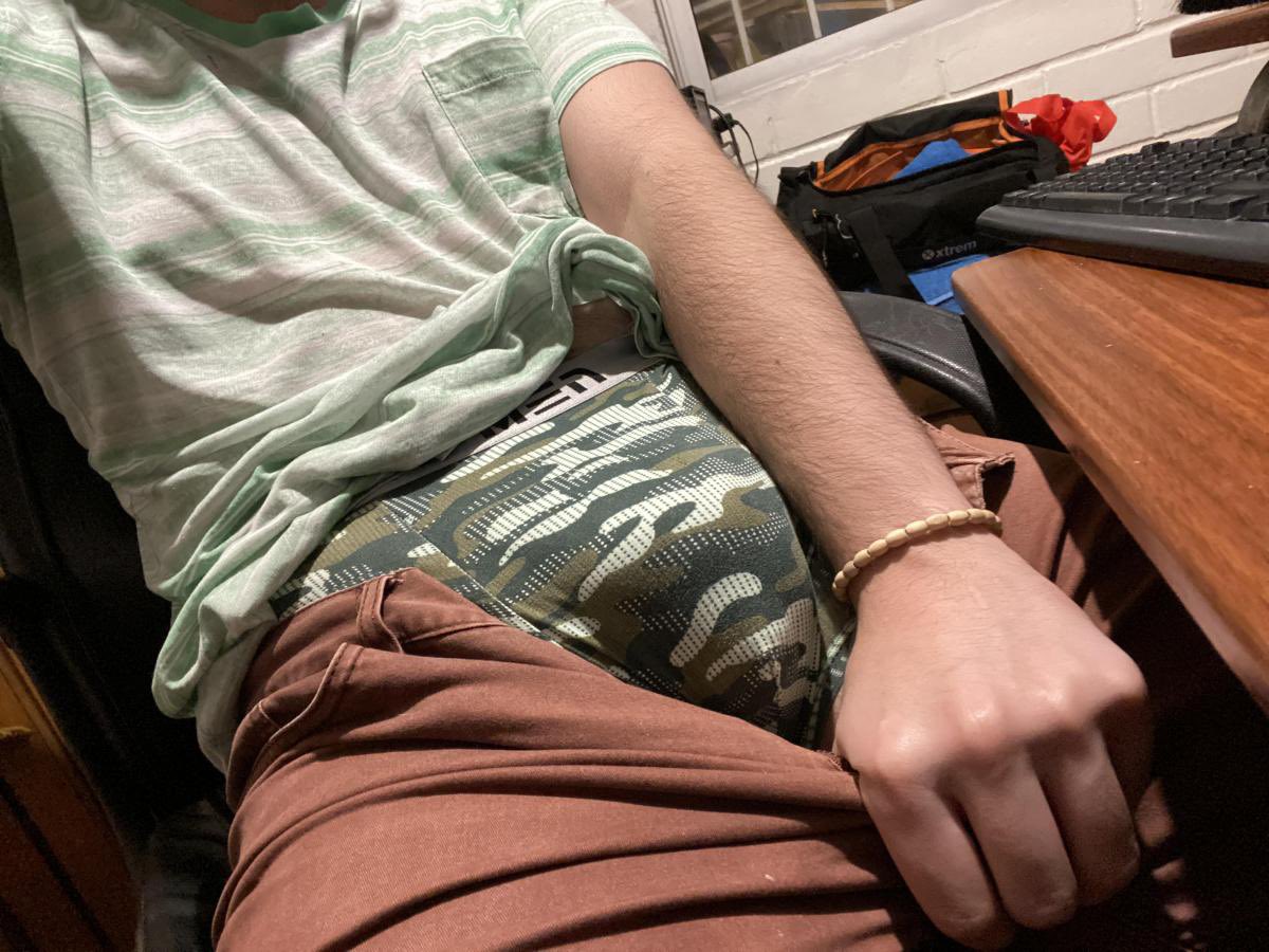 AleGunx's tweet photo. Aca buscando algun sumiso financiero cashpig pa usar y humillar 

Cualquier wea al Dm

#chilegay #underwear #dom https://t.co/50DEbbnEKM