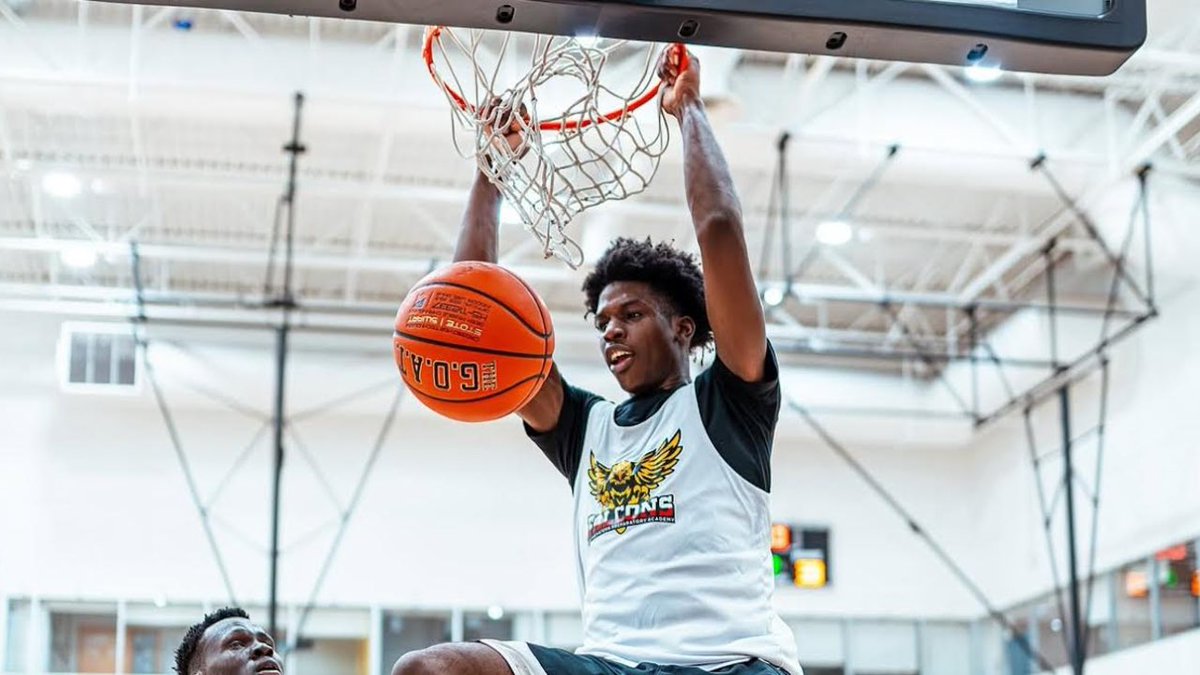 One of the nation’s top-rated prospects, Obinna Ekezie Jr., talked his recruitment with <a href="/Stockrisers/">Stock Risers™️</a>. Went in-depth on Duke, UNC, Arkansas, Maryland, &amp; Kentucky.

Michigan and Dusty May have entered the mix. Also, more on his improvements this year.

🔗: stockrisers.com/s/594/2027s-no…