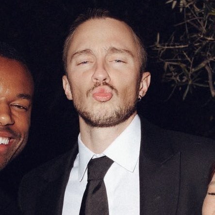 katslay3r's tweet image. kissy face starkey 😚