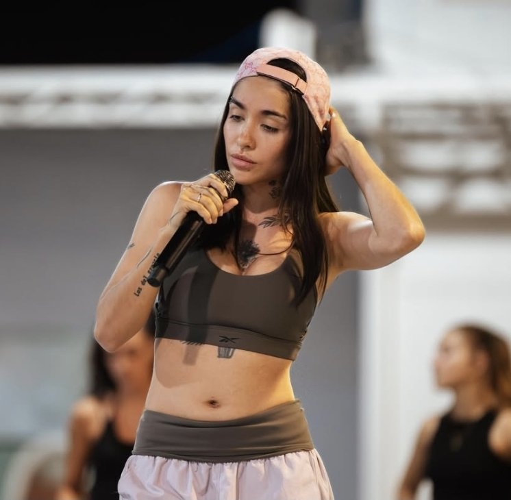 MundoFamososOk's tweet image. Aparte de difundir, Maria Becerra mando donaciones a los bomberos de la patagonia para combatir los incendios