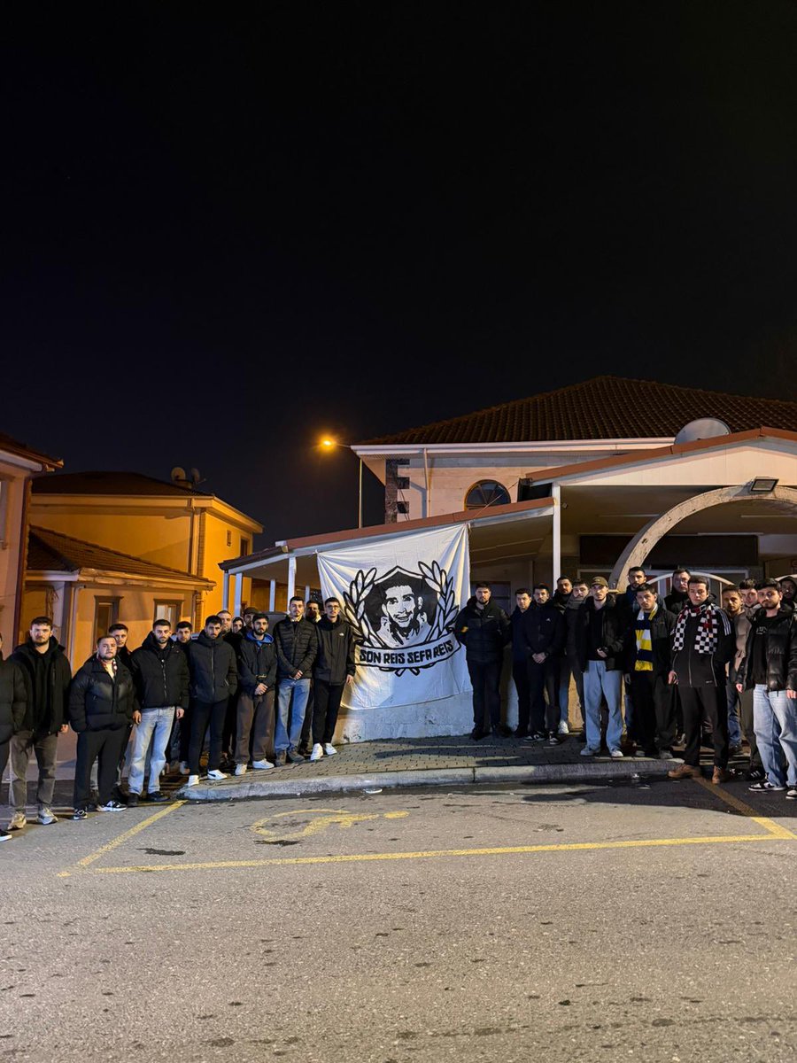 SakaryaUNIGFB's tweet photo. ADINI ALDI TÜM ANILAR SENİ YAŞATACAK KARDEŞLERİN VAR.

Reisimiz , ağabeyimiz , her şeyimiz rahmetli Sefa Kalya'nın vefatının 10. yılında Sakarya UNIGFB olarak mevlüt programımızı gerçekleştirdik. Katılan tüm taraftar gruplarına teşekkür ederiz. 

#SonsuzSadakatSefaReis
#UNIGFB https://t.co/6QPbPe5zjN