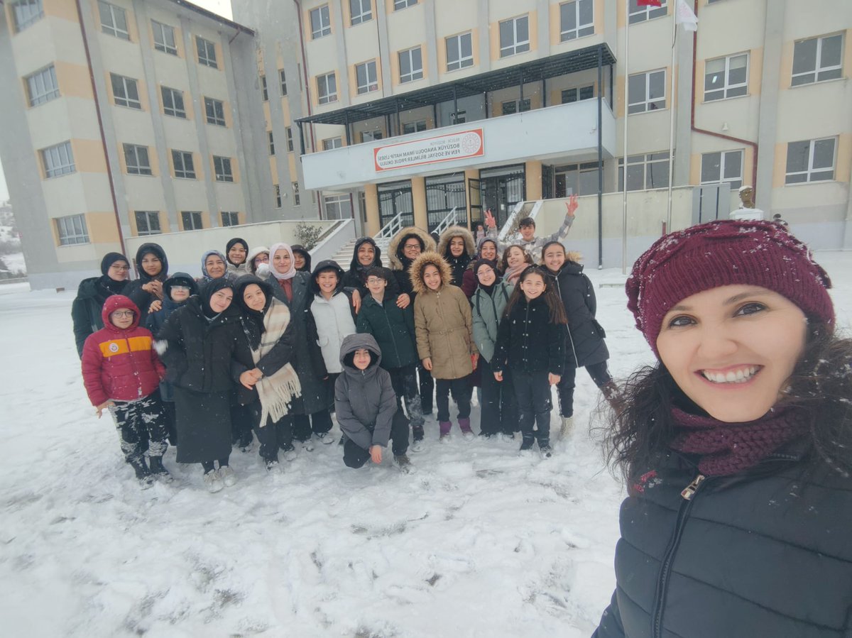 bozuyukprojeihl's tweet photo. Dönem sonu etkinlikleri kar topu, tabu oyunu, taş boyama, duvar süsleme, akıl oyunları turnuvası, wordwall vocabulary game ve sürprizle devam ediyor. 🎁

@Yusuf__Tekin
@CelileErenOKTEN
@meb_dinogretimi
@drahmetisleyen
@bilecikmem
@srdl_simsek
@bozuyukilcemem
@servetcetinkaya https://t.co/UvLAp5e9qj