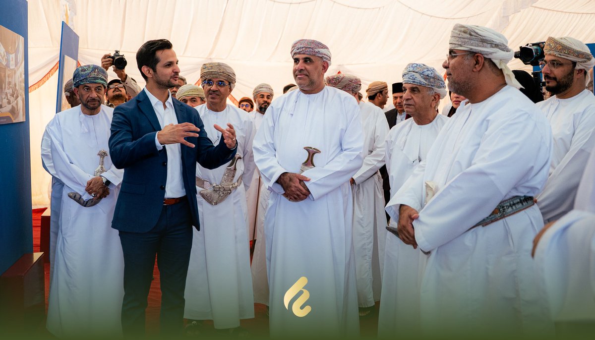 SHC_Oman's tweet image. تعلم، ازدهر وابتكر ✨

وضع حجر الأساس للجامعة الوطنية للعلوم والتكنولوجيا في #مدينة_السلطان_هيثم 🇴🇲. 

#نتقدم_بثقة_وبالثقة 
#إرث_المستقبل