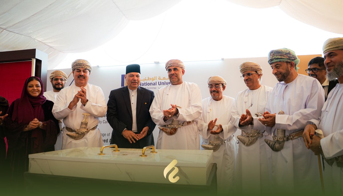 SHC_Oman's tweet image. تعلم، ازدهر وابتكر ✨

وضع حجر الأساس للجامعة الوطنية للعلوم والتكنولوجيا في #مدينة_السلطان_هيثم 🇴🇲. 

#نتقدم_بثقة_وبالثقة 
#إرث_المستقبل