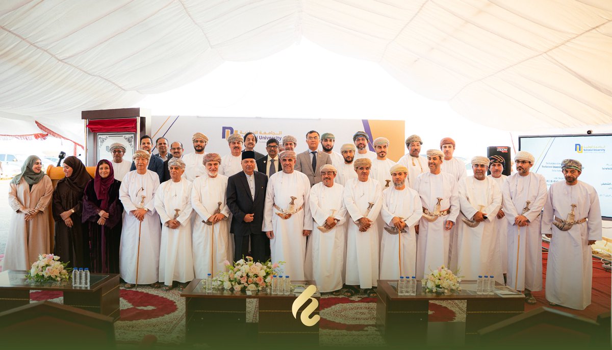 SHC_Oman's tweet image. تعلم، ازدهر وابتكر ✨

وضع حجر الأساس للجامعة الوطنية للعلوم والتكنولوجيا في #مدينة_السلطان_هيثم 🇴🇲. 

#نتقدم_بثقة_وبالثقة 
#إرث_المستقبل