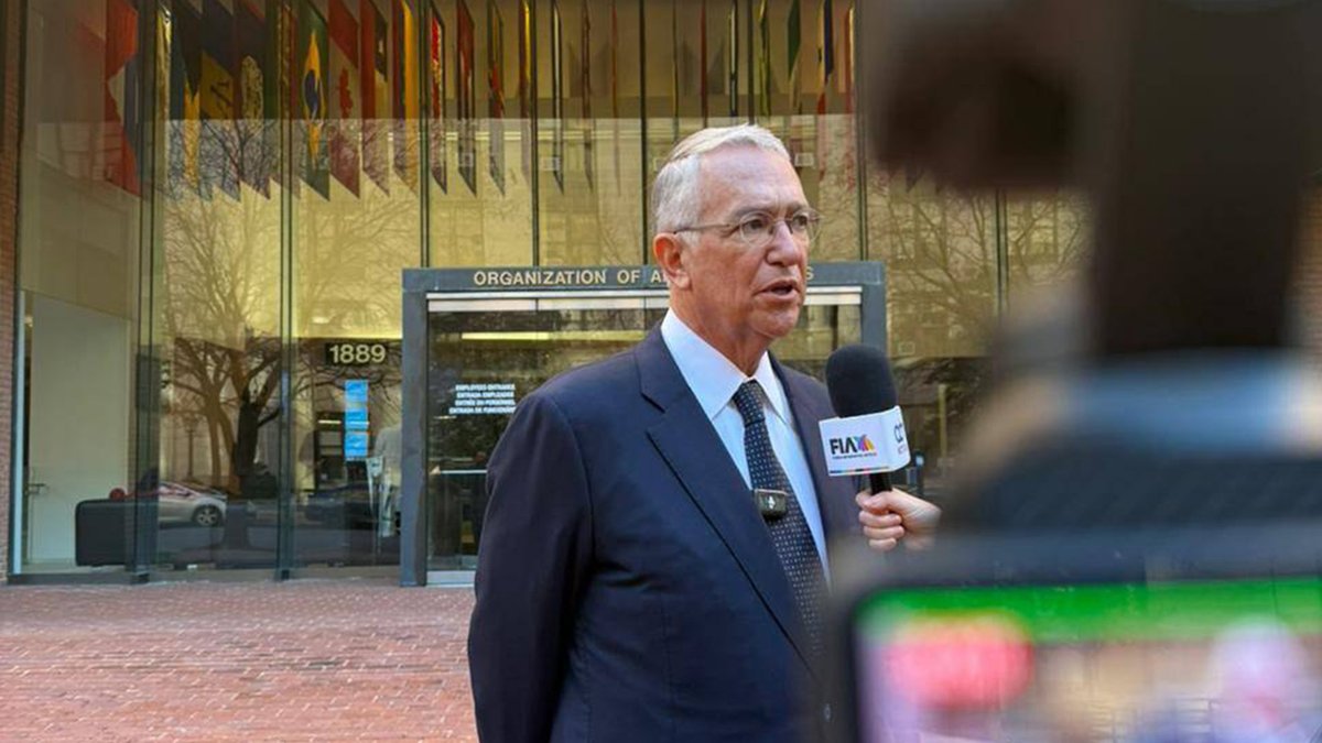 gruposalinas's tweet image. La defensa de la libertad en México y el continente americano es responsabilidad de todos. 

Hoy, en la sede la @OEA_oficial, nuestro presidente, @RicardoBSalinas sostuvo una reunión con @PVacaV, relator especial para la Libertad de Expresión de ese organismo, en la que presentó…