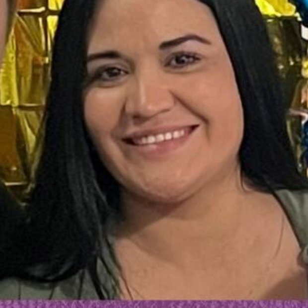 clarincom's tweet image. DESESPERADA BÚSQUEDA DE UNA MUJER EN CÓRDOBA: FUE A UNA CITA CON UN HOMBRE QUE CONOCIÓ POR REDES Y NO VOLVIÓ

Tania Suárez, de 35 años, es buscada en Córdoba desde el domingo, cuando fue a una cita con un hombre que conoció por Facebook y no volvió. Su celular se apagó esa noche…