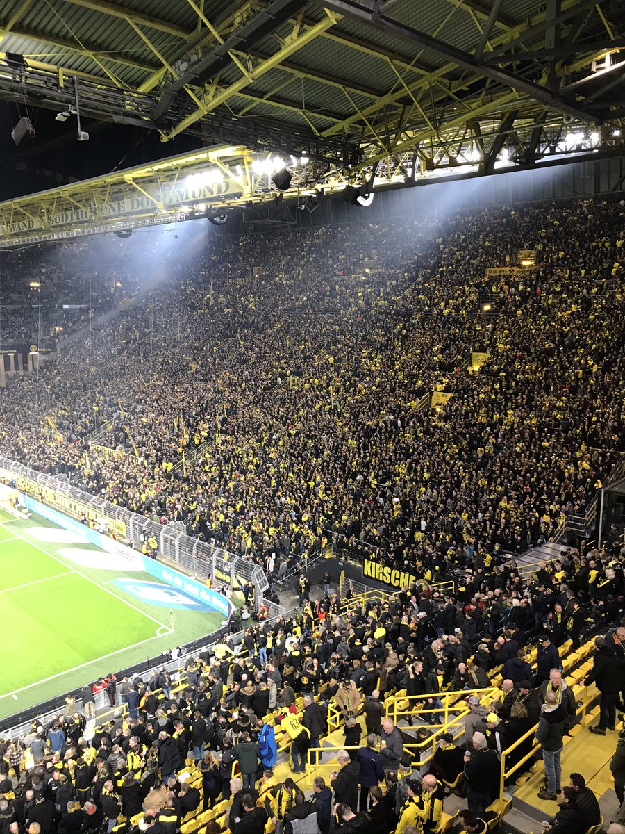 Uma história interessante sobre o <a href="/s04/">FC Schalke 04</a>! Em 2006/2007, os melhores momentos do clube naquele período resultaram nas piores memórias dos torcedores dos azuis reais. Era a primeira temporada como titular do jovem goleiro Manuel Neuer.

O clube liderava a Bundesliga na 20ª rodada