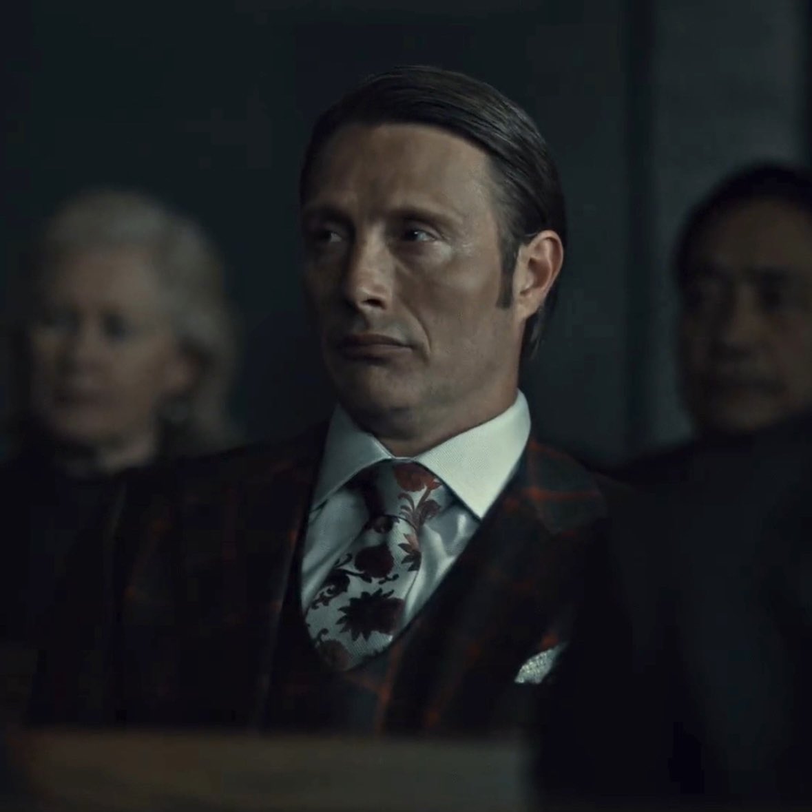 REMINDER that during the scene where will is getting ready for his trial and hannibal is also doing so his tie and vest are BLACK but when he shows up theyre NOT. MEANING WILL IMAGINED HIM GETTING DRESSED.