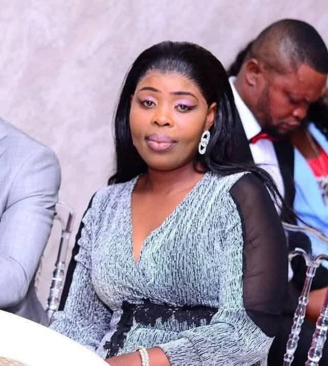 ebalemozindo's tweet image. #RDC: #KONGO #CENTRAL. 
 ALERTE ENLÈVEMENT À KASANGULU.
​La famille du député provincial Pitshou Nkongo est dans l'angoisse. Hornella Nsiala Nkongo, son épouse et enseignante au lycée local, a été kidnappée hier lundi en début d'après-midi. Si son téléphone est resté muet dans un