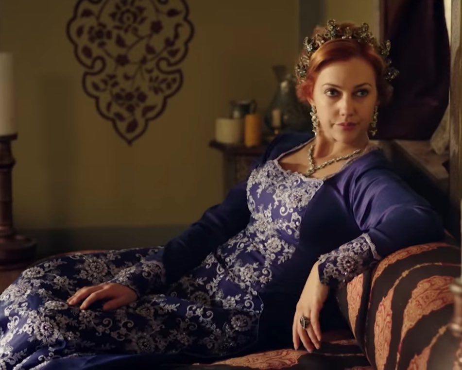 Ortama kendimi azıcık müsait,uygun hissettiğim an geçtiğim oturuş pozisyonu