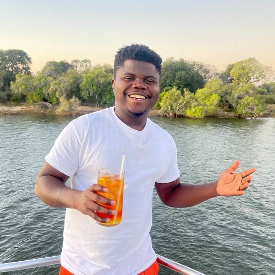 Am_Blujay's tweet image. Bro is a great YouTuber problem he gets captured by politicians when he visits some of these African countries , and he has no choice they can easily arrest him or deport him , Speed does what he likes with streams because they are scared of America 🇺🇸 if they distract him…