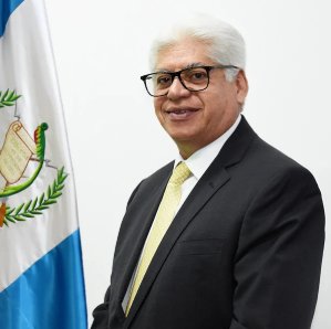 🚨 🗳️ El diputado José Chic presenta un amparo en la CC contra el nombramiento de Mynor Herrera, rector de la Universidad Panamericana, como comisionado de la Comisión de Postulación del <a href="/TSEGuatemala/">TSE Guatemala</a>. Señala impedimento legal al indicar que Herrera es ministro de culto ⛪❌.