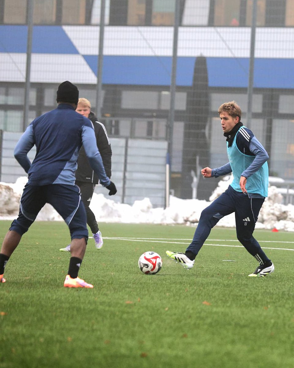 HSVYoungTalents's tweet image. Unsere #U21 ist mit einer gut einstündigen Trainingseinheit in die Vorbereitung gestartet - dabei im Fokus: gemeinsam zocken. ⚽

Alle Infos zum Personal und erste Eindrücke von Coach Lukas #Anderer: hsv.link/U21-TA-Winter 👈

#nurderHSV #HSVYoungTalents

📸 Michael Schwarz