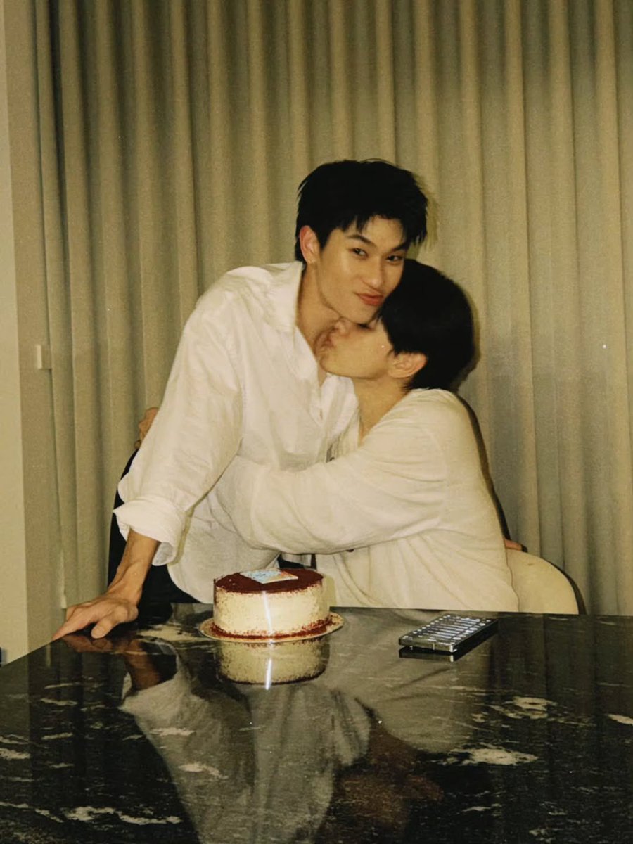 emtubby's tweet image. EVERYBODY SHUT UP LOOK AT THEM