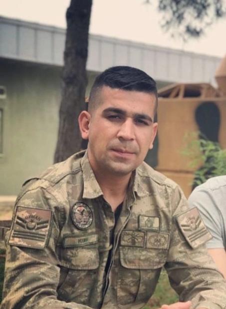 Şehit Tnk. Uzm. Çvş Selçuk Kurt'un bugün şehadet yıl dönümü. 

Eşinin ricasıdır, paylaşalım🙏