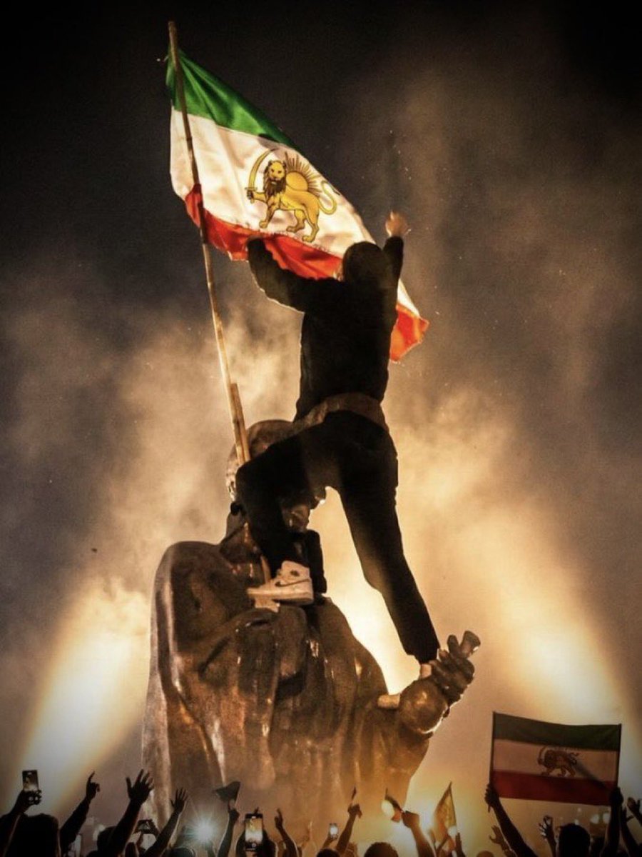 Let’s go Iran you guys can do it. Fight for your freedom your country and your Persian heritage. We are praying for the Iranian people and Reza Pahlavi. 🇮🇷

Long live the Sun and the Lion