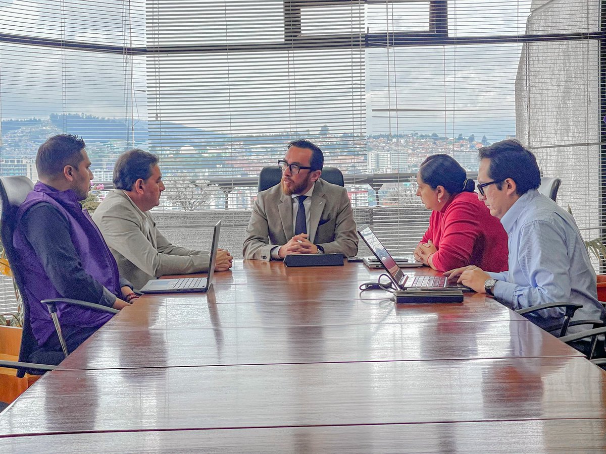 OswaldoVal14's tweet image. Oswaldo Valverde, delegado del presidente @DanielNoboaOk ante el Consejo de Planificación Amazónico, mantuvo una reunión de trabajo con Paolo Carpio @paolocarpioa , viceministro de Obras Públicas, con el objetivo de planificar y definir prioridades para la intervención de obras…