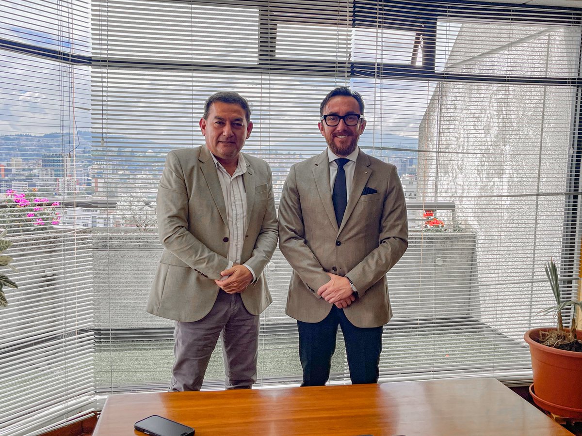 OswaldoVal14's tweet image. Oswaldo Valverde, delegado del presidente @DanielNoboaOk ante el Consejo de Planificación Amazónico, mantuvo una reunión de trabajo con Paolo Carpio @paolocarpioa , viceministro de Obras Públicas, con el objetivo de planificar y definir prioridades para la intervención de obras…