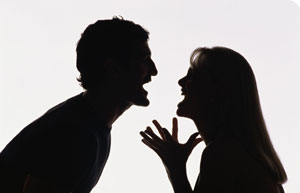 LunaGitana0333's tweet image. “Un día, un maestro les preguntó a sus alumnos:  
- ¿Saben por qué la gente grita cuando discute?  
  Uno contestó:  
  -Pues… porque pierden la calma, ¿no?  

- ¿Y por qué gritan si la otra persona está justo ahí, a su lado? preguntó el maestro.  

Los alumnos se miraron entre…