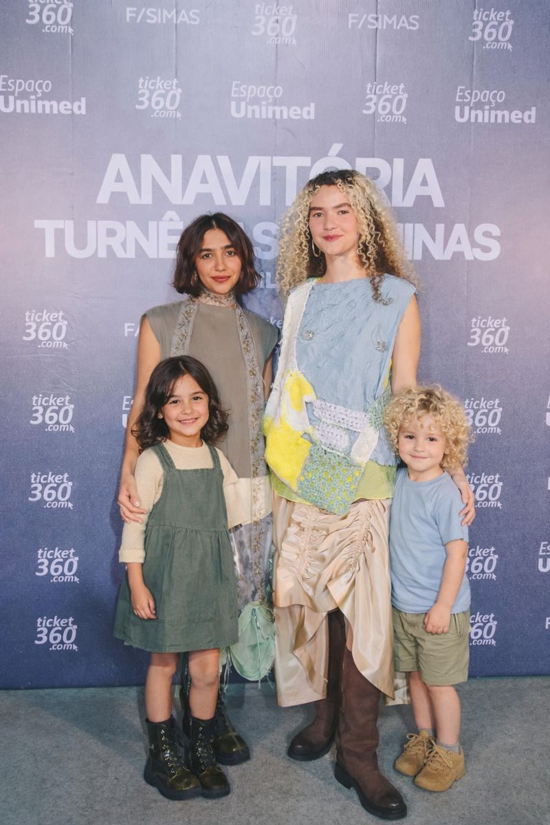 pedi pro chat fazer como seriam os filhos delas kkkkkkkkkkkkkkk