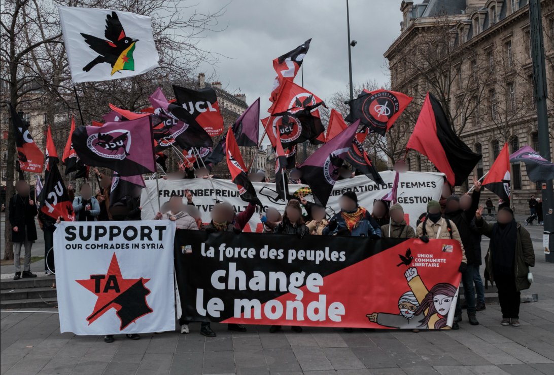 buveurinsuline's tweet image. l'UCL, avec Die Plattform et Midada (orgas-soeurs allemande et suisse) était mobilisées au cotés des kurde ce samedi !
🔥🟡🔴🟢

Vive la résistance du peuple kurde !
Bijî berxwedana gelê kurd !