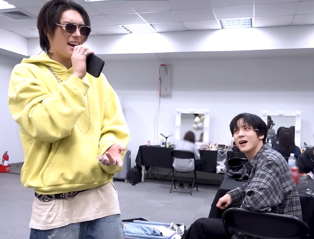 prncss_yvngi's tweet image. mg and his target audience (yh who is also his biggest fan)