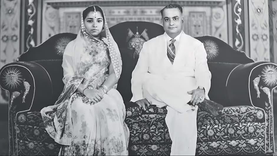 #प्रधानमंत्री #नरेंद्रमोदी द्वारा #एकशब्द का भी #शोकसन्देश #नहीं #लिखा जाना बहुत #कुछ #कह #रहा है ✍️ महारानी की आत्मा #बिलखती रह गयी #शुभेश्वर सिंह के छोटे पुत्र #कपिलेश्वर सिंह के लिए, लेकिन #पोता #नहीं #आया 
aryavartaindiannation.com पर एक #विशेषकहानी शीघ्र