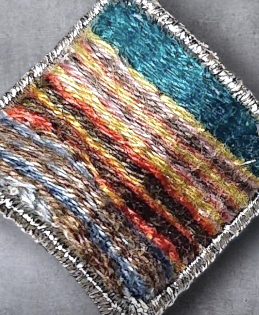 chie_one_heart2's tweet photo. ダーニング刺繍で作ったアクセサリーを拡大してみました。 
2026年も宜しくお願い致します🐴 刺繍アクセサリー沢山作りたいと思います✨ 
#ハンドメイドアクセサリー  
#刺繍アクセサリー https://t.co/W0UVAyKS4e