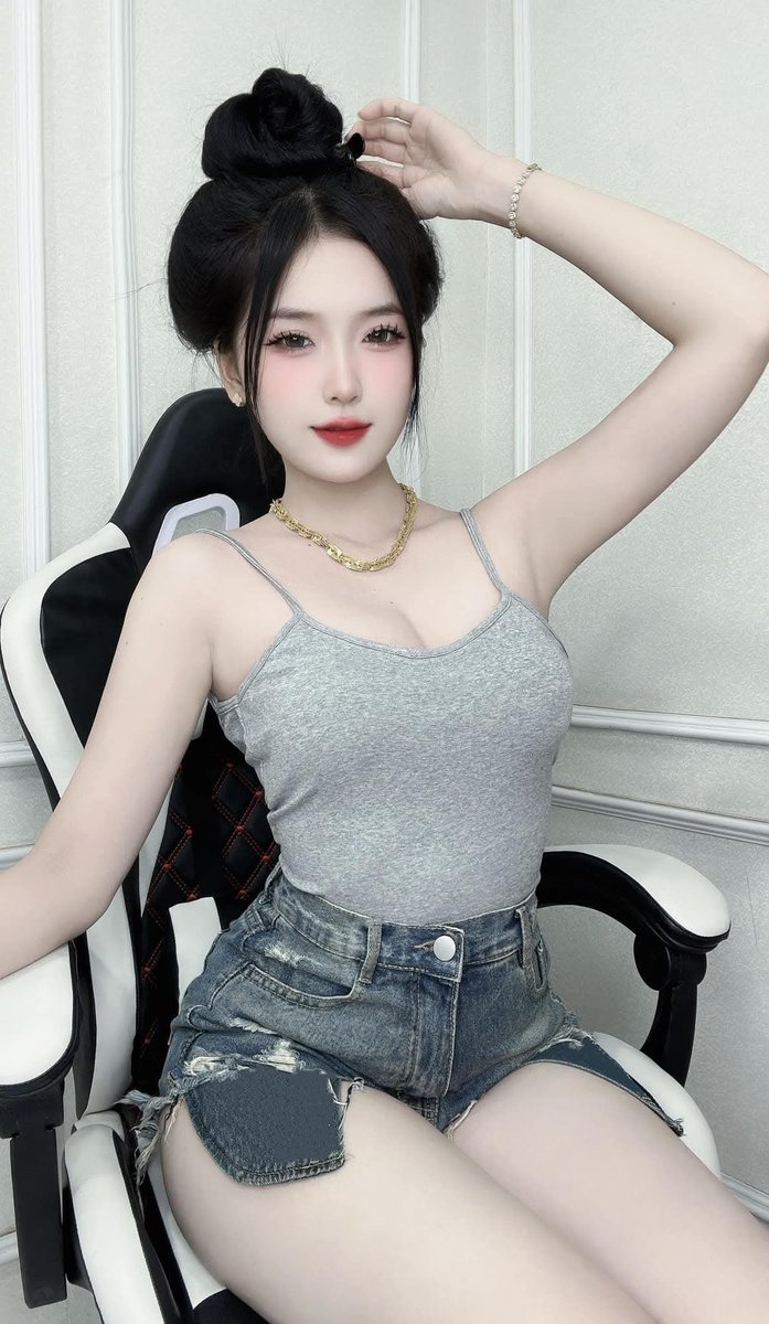 WayTrans's tweet image. Ethereum fees just hit a wild low! It’s like finding a dollar in your old jeans. Time to dive back into DeFi and snag those NFTs without breaking the bank! Who else is ready to celebrate this fee freedom? Let’s go!