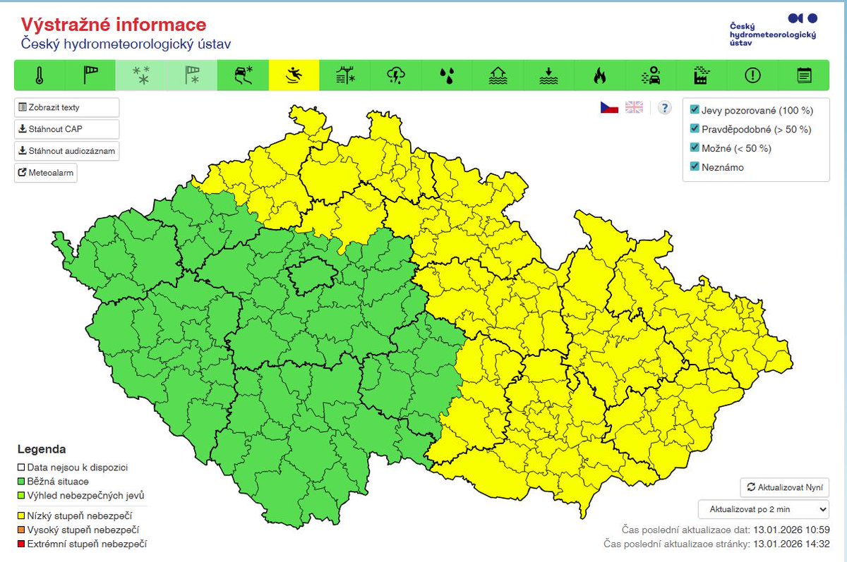 🚨❄️ Aviso en la República Checa
La lluvia helada ha provocado hielo en Praga y otras regiones del país, con serias afectaciones al transporte público.
👣 Caminen con extrema precaución, usen suela antideslizante o eviten salir si no es necesario. La seguridad es prioritaria.