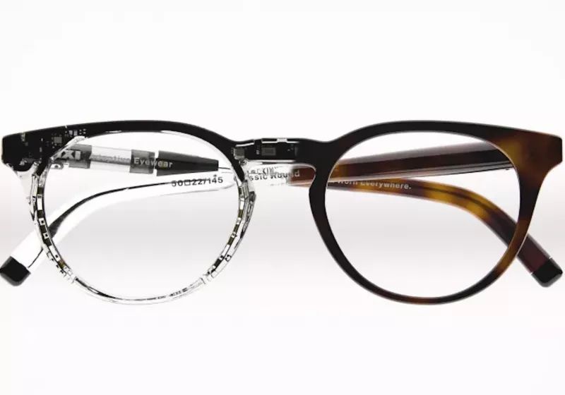 TechSpot's tweet image. These smart glasses that refocus instantly could make bifocals obsolete
– New liquid-crystal lenses blend optics and electronics in a 22-gram frame
techspot.com/news/110902-sm…