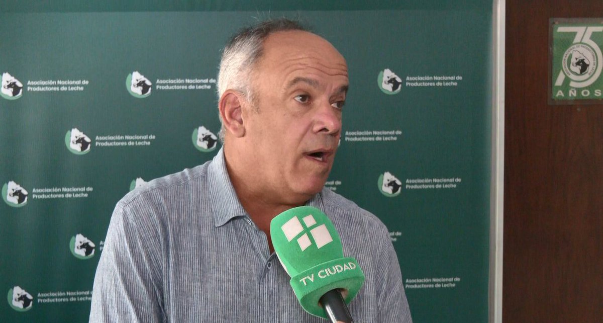 josemacaraballo's tweet photo. La deuda de 30 millones de dólares de Venezuela con productores lecheros uruguayos, será uno de los temas a analizar esta tarde entre las gremiales del sector y las autoridades del #MGAP, el presidente #ANPL, Álvaro Quintans, dijo que buscarán aclarar la situación con el ministro @AlfredoFratti, detalles en @MVDNoticias.-