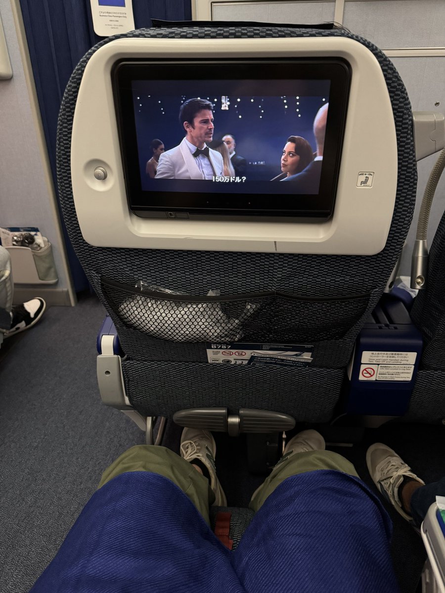 Kouhei50's tweet image. 羽田→浦東のANA。
NH967便は羽田を22:40に出て深夜1時に上海着。

機材はプレエコがあるけど設定はエコノミー。
スタアラゴールドだとWEBチェックイン時に解放しているので指定が出来た。レッグレストあって広々して快適。

機内食は親子丼一択。
ボリュームあって美味しかった。
あっという間。