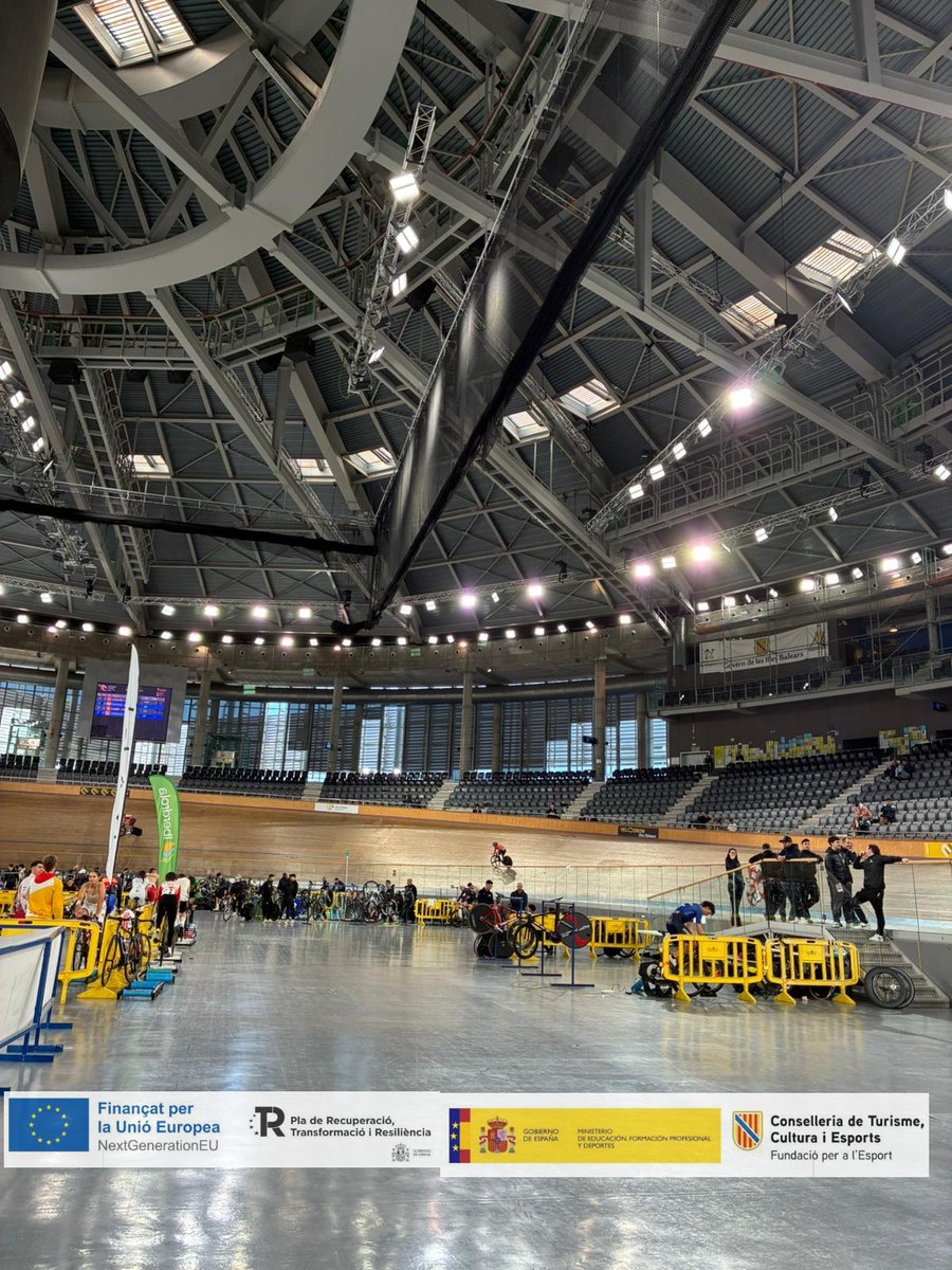 El Velòdrom Illes Balears estrena un avantguardista sistema d'il·luminació LED que redueix el consum energètic fins a un 95%

La instal·lació ha suposat una inversió de 2,2 milions d'euros amb fons europeus Next Generation 
+ info: caib.es/pidip2front/fi…