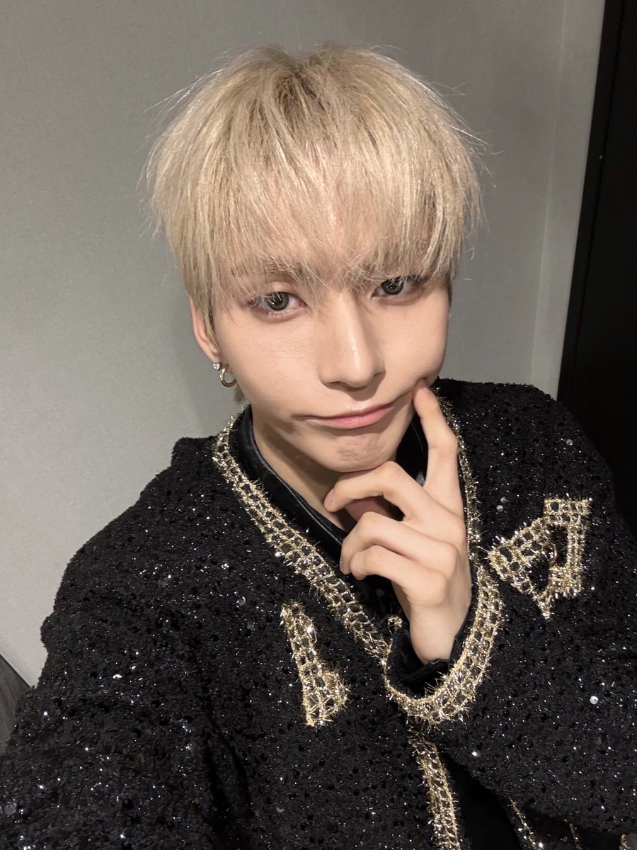 odebbl's tweet image. 💌 260113 10:23-27 PM

📸
🦊 done!!!!!

🦊 i wasn't in a great mood today but
🦊 i completely shook it off on stage
🦊 😋