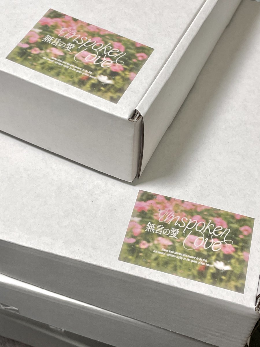 sirobboy's tweet image. [無言の愛]
: UNSPOKEN LOVE

✲ 시그 배송 진행중
┕ 담요는 현재 제작중이며, 그 외의 건은 모두 출고 되었습니다! 

일부건에 쿠션키링이 누락되어 준등기로 추가 발송드릴예정입니다 ! 
재고 판매 문의는 DM으로 부탁드립니다🫡