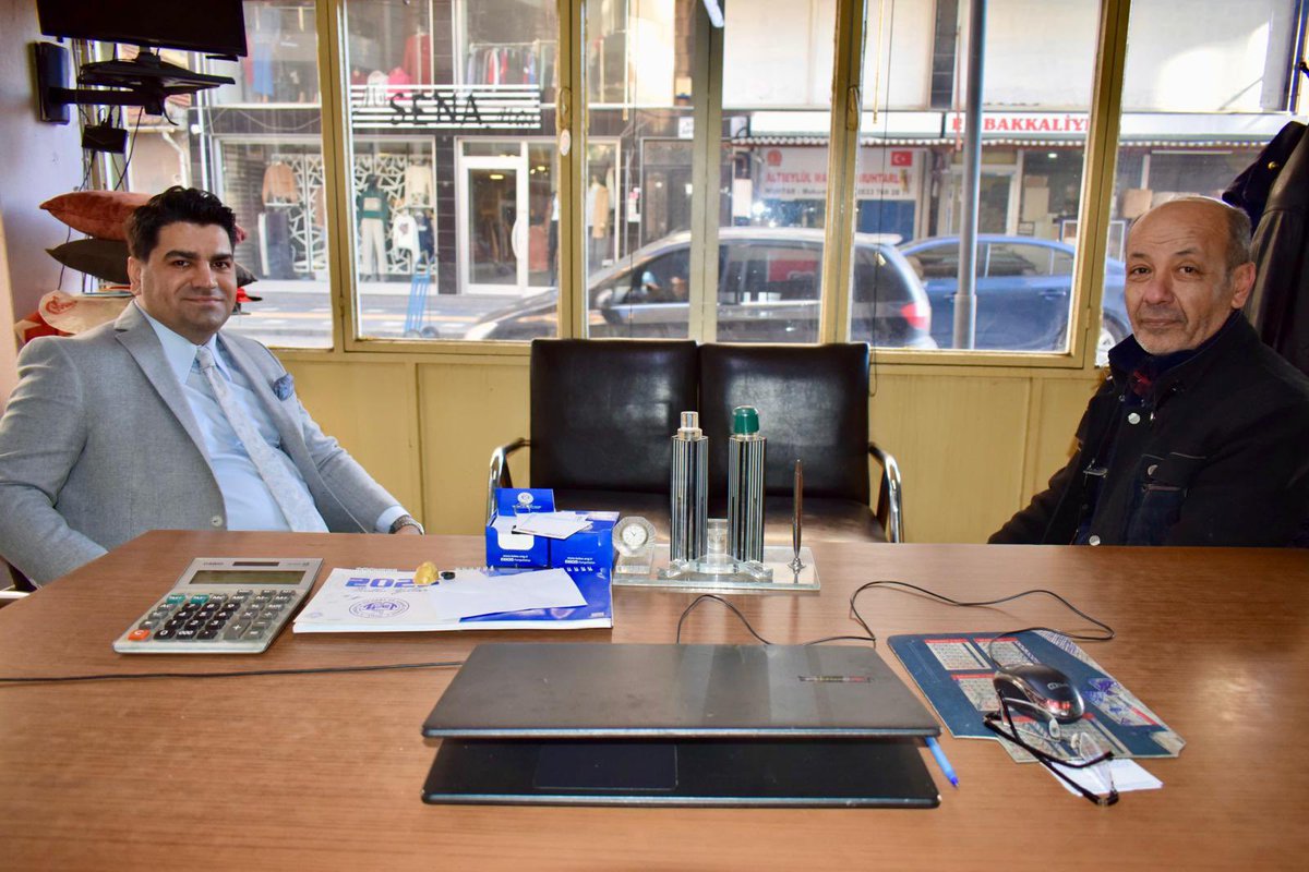 Kaymakamımız Sayın Mehmet Kaan KİNİ, Ahmetli Muhtarlar Derneği Başkanı Muhammet Er’e iade-i ziyarette bulundular.