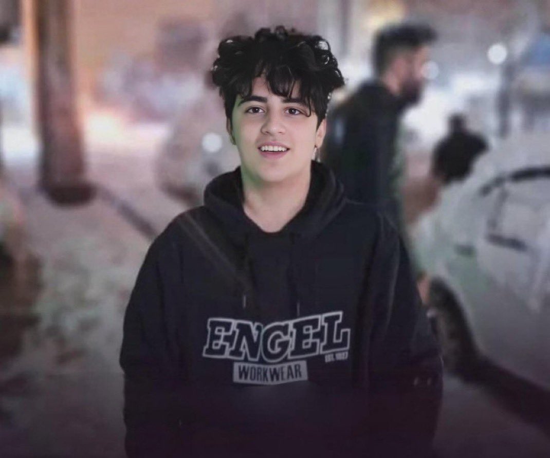 karinamichelin's tweet image. Toda uma geração está sendo abatida no Irã. Amirali Heydari, 17 anos - Mohammad Nouri, 17 anos e Mustafa Fallahi, 15 anos foram executados a tiros pelas forças do regime dos Aiatolás enquanto protestavam por liberdade.
Mais de 12 mil mortos em poucos dias. 
Onde estão os…