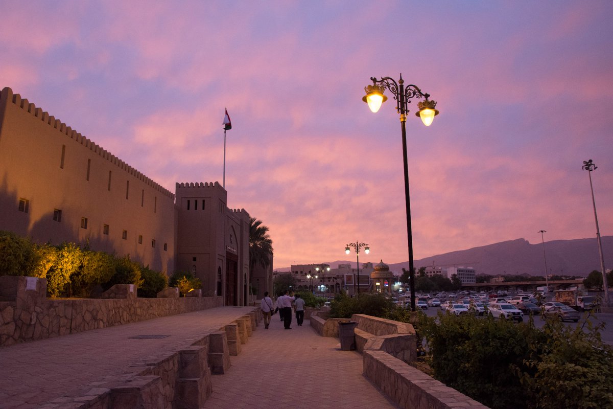 UTCMES's tweet image. 🛫アラビア語留学情報🐎
オマーン・スルタン国のニズワ大学で、2026年4月から7月にかけて、外国学生向けのアラビア語コースが新たに開講されます

応募締切は1月27日です
必要書類、条件などの詳細は、UTCMES事務室にお訊ねください